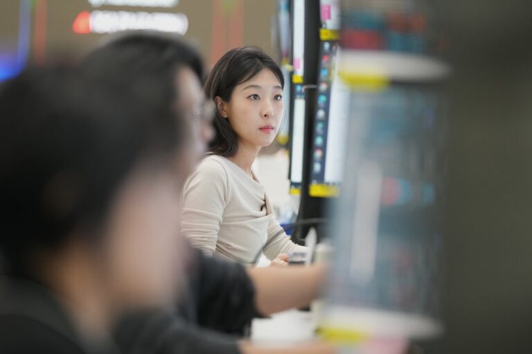 Asian Markets Post Mixed Results as Wall Street Records and Iran Tensions Shape Global Outlook