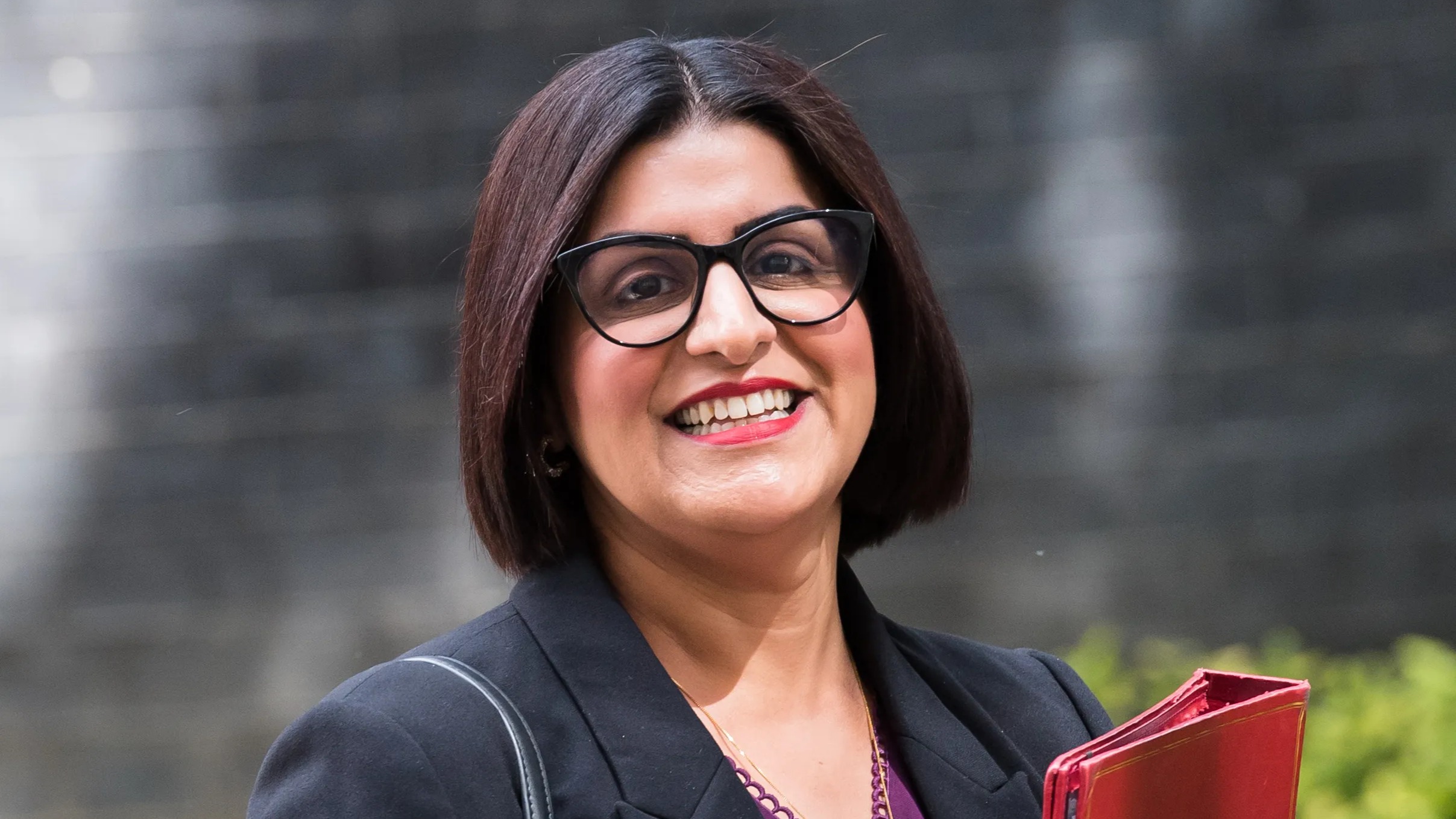 Labour Immigration Row: Home Secretary Demands Minister's Dismissal as Downing Street Holds Firm